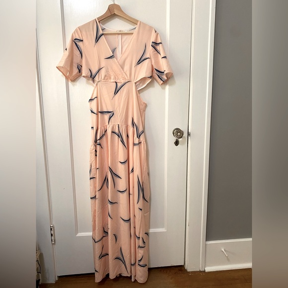 Dresses & Skirts - Peach Maxi Dress-NEW